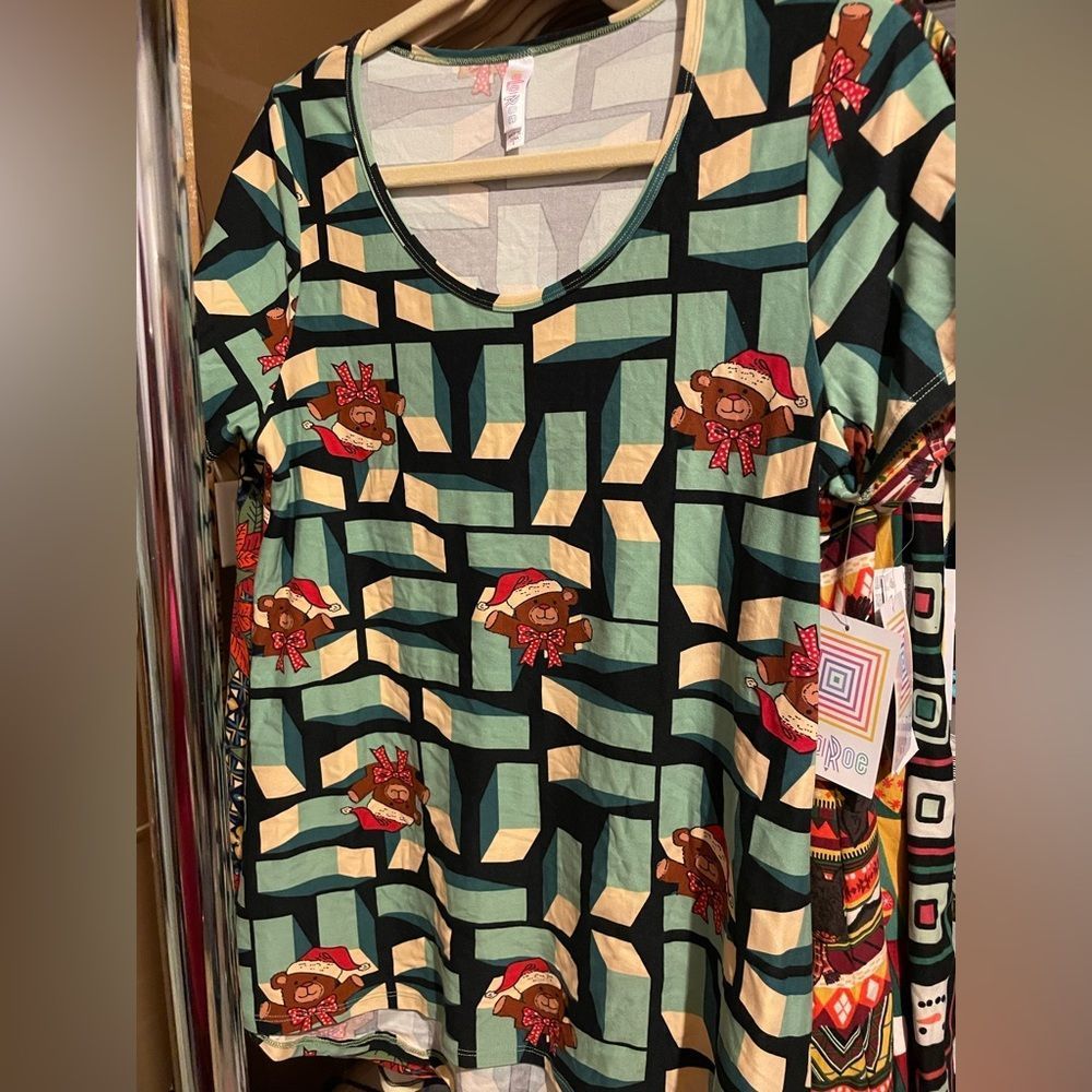 Lularoe holiday classic tee small